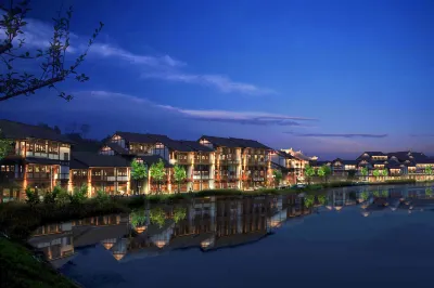 Grand House Chongqing Отели рядом с достопримечательностью «Камень Большой Фиги»