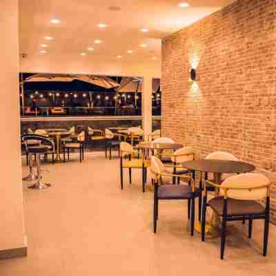 Emiez Hotel and Apartment Dining/Meeting Rooms
