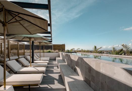 더 코무 루프탑 전경