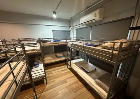 The Chatbox Silom Hostel