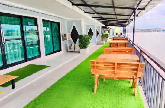 Chaiyai River Front Hotel Hotels near Wat Chedi (Ai Khai)