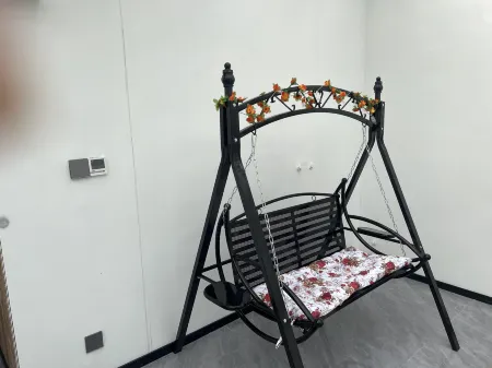 Lakeside Inn Отели рядом с достопримечательностью «Xianling Mausoleum»