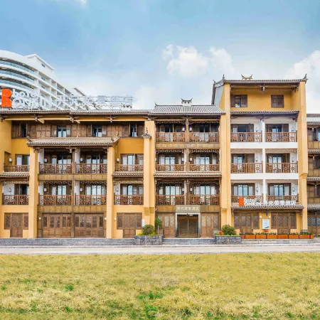 Fuxian Lake Grand View Resort (Guanglong small town)
