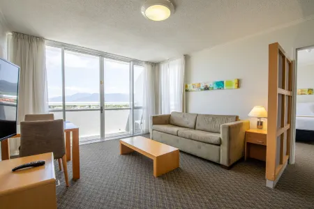 Cairns Harbourside Hotel Отели рядом с достопримечательностью «Кэрнс Эспланаде Лагун»