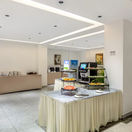 Da Guan Hotel (Dali Erhai Park High-speed Railway Station Branch)