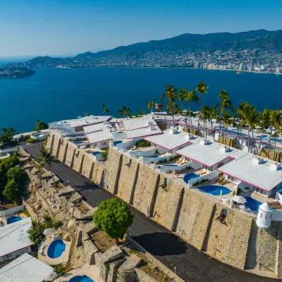 Las Brisas Acapulco Hotels near Acapulco Tradicional