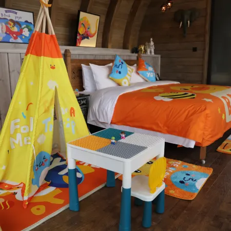Yixiangshan Camp and Banshan Hotel