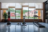 Grand Rezen Songpan (HuanglongJiuzhai High-speed Railway Station) - Gym