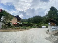 施秉雲泊山居