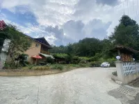 施秉雲泊山居