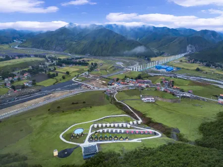 Luobu Starlight · Verdant · Valleys Luxury Camp Hotel (Kangding Xinduqiao Town) Отели рядом с достопримечательностью «Miles Corridor»