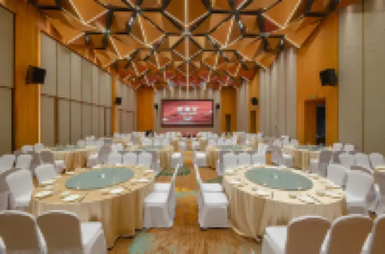 溫州文成龍麒源芳草地度假飯店