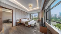 Hua He International Hotel