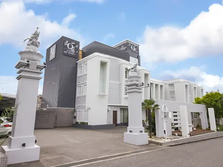 Hotel QT Senboku (Adult Only) Отели рядом со станцией JR Mikunigaoka Station