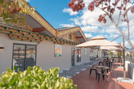 Nine Phoenix Garden Oxygen Guesthouse (Shangri-La Dukezong Ancient Town Store)