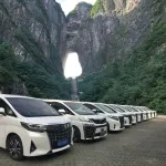 岸芷汀蘭庭院江景民宿（鳳凰古城沱江店） - 停車場