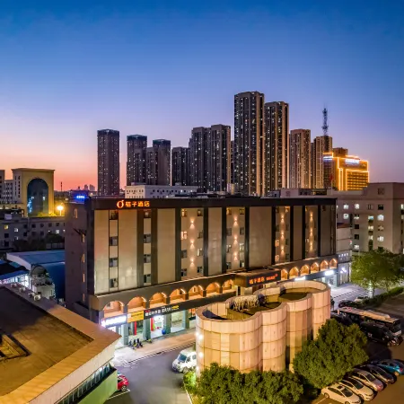 Orange Hotel (Wuhan Hankou Railway Station Plaza) Отели рядом с достопримечательностью «Вокзал Ханькоу»