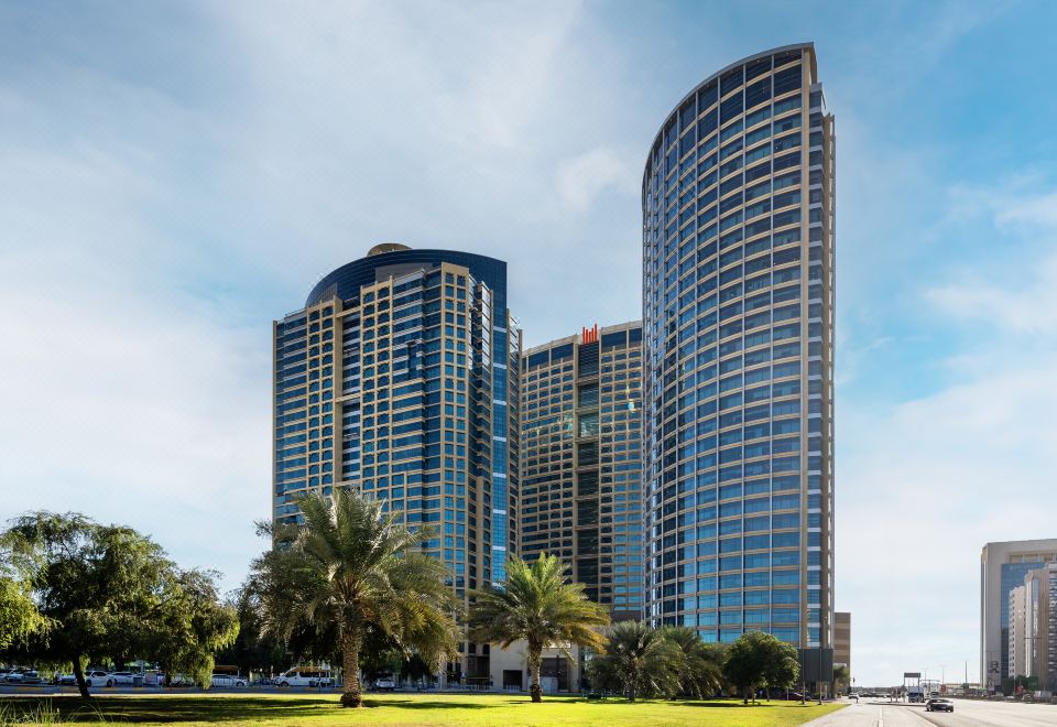 그랜드 밀레니엄 알 와다의 야외 수영장