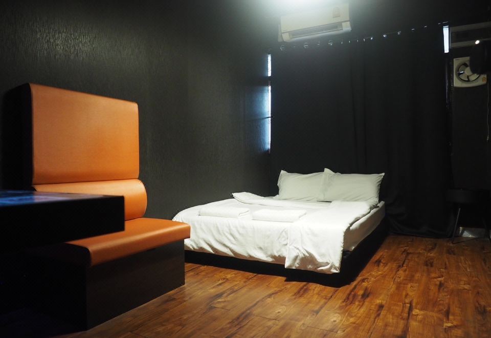 Doctor Alien Hostel Don Mueang Images