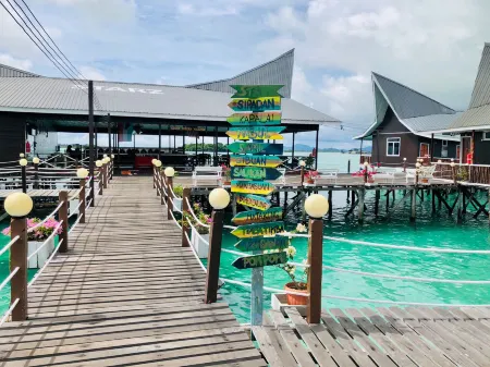 Starz Water Village Отели в г. Остров Пом-Пом