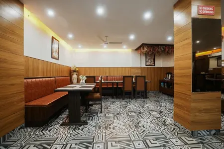 Hotel the 7 Seas Отели рядом с достопримечательностью «Vishnu Ghat»