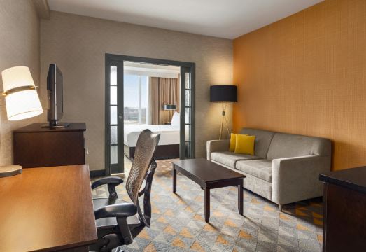 더블트리 바이 힐튼 포인트 클레어 외관