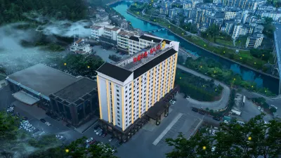 Fenghuang Yinhe Hotel (Fenghuang Ancient Town Branch)