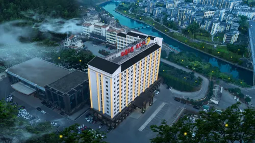 Fenghuang Yinhe Hotel (Fenghuang Ancient Town Branch)