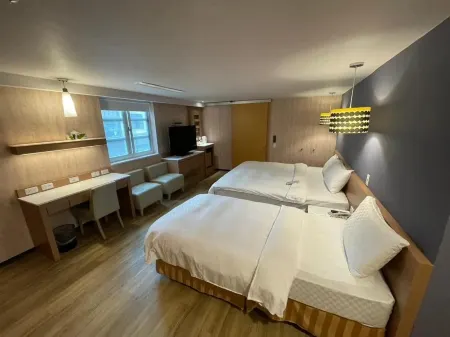 Kindness Hotel (Tainan Chihkan Tower) Отели рядом с достопримечательностью «Zheng Chenggong Ancestral Temple»