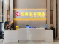 7Hao Zhenpin Hotel (Jinan Luneng Guihe Lingxiucheng Jin Street) Hotels near Guowang Technical Institute