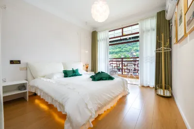 Lingyun Villa Private Scenic Boutique Hotel (Zhenyuan Ancient Town Store)  호텔