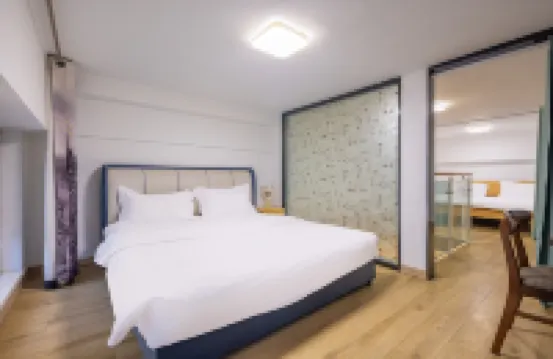 Jingziyou E-sports Homestay (Qingdao Licang Jinshui Road)