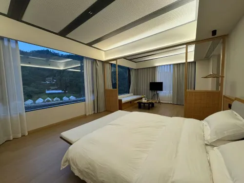 Yunqi Lake Tourist Resort Hotel
