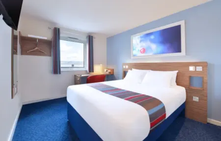 Travelodge Maldon Отели рядом с достопримечательностью «CN Koi - based at Claremont Garden Centre, Bryants Lane, Maldon Road, Woodham Mortimer. CM9 6TB»