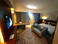 Yunhan Hotel，HuyangheCity - parking