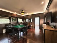 Liangcheng Yujia RV Camp Hoteles en Liangcheng