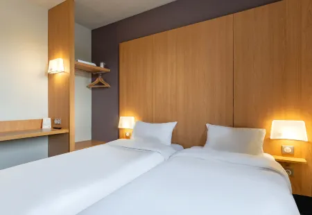 B&B Hotel Yvetot Отели в г. Бетвиль