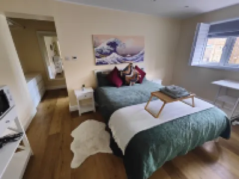 아델의 집 뉴엄 주변 호텔