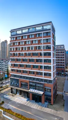 Tusheng Hotel (West Coast City Terrace) Отели рядом с достопримечательностью «Автобусная станция Западного побережья Циндао - автобусная станция Гуаннань»