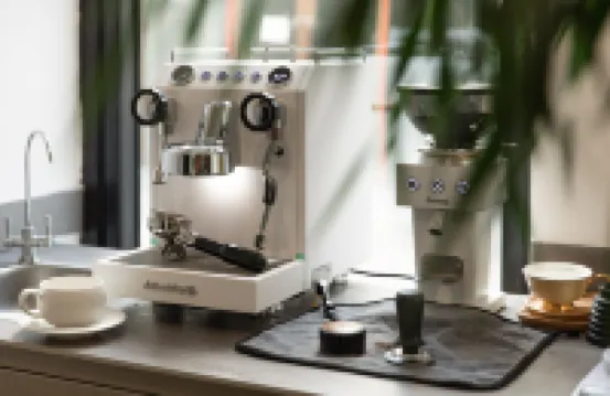 潤境逸賢居デザイナー酸素供給民宿 香格里拉（独克宗古城大仏寺転経筒）