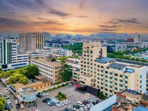 Xuchang Three Kingdoms Hotel (Pang Donglai Times Square Caowei Ancient City Branch)