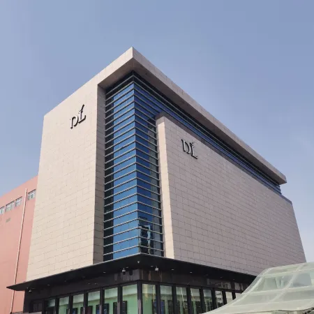 Xuchang Three Kingdoms Hotel (Pang Donglai Times Square Caowei Ancient City Branch)