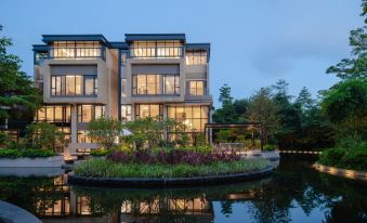 HIDDEN LAKE AFFORDABLE LUXURY HOME