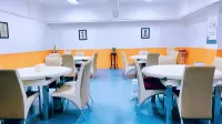 Fengyu Fashion Hotel (Gongyi Railway Station Xingyue Times Square Branch) - parkir