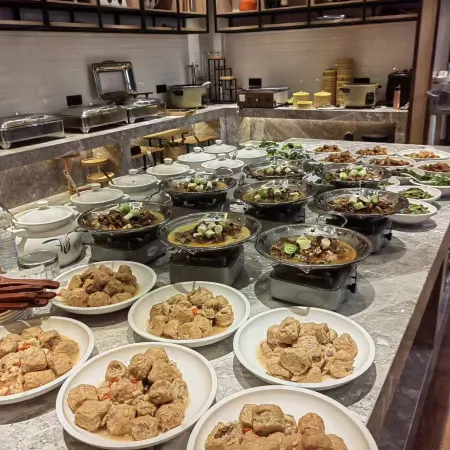Morning Hotel (Xiangyin Shanhuludao)