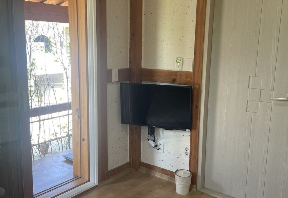 Adam Guesthouse