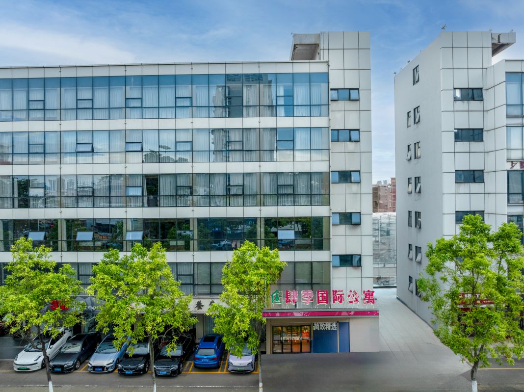 Four Seasons International Apartment