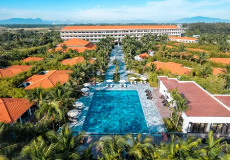 Grandvrio Ocean Resort Danang Отели рядом с достопримечательностью «Montgomerie Links»
