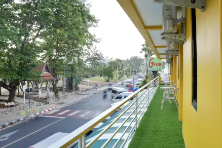 Bed&Beach Hostel Karon