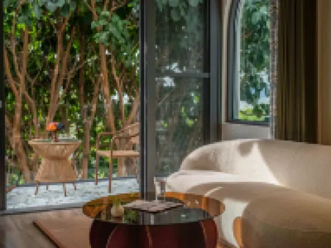 Floral Hotel·Dali Yunyu Sea Garden Scenic Hotel (Dali Station Erhai Park)